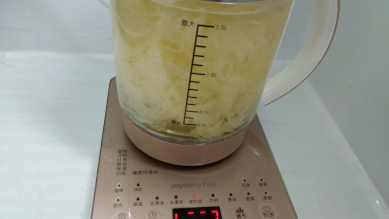 雪梨银耳汤,放入银耳,选滋补品功能。