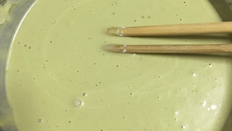 抹茶红豆麻薯,搅拌均匀成糊状!
