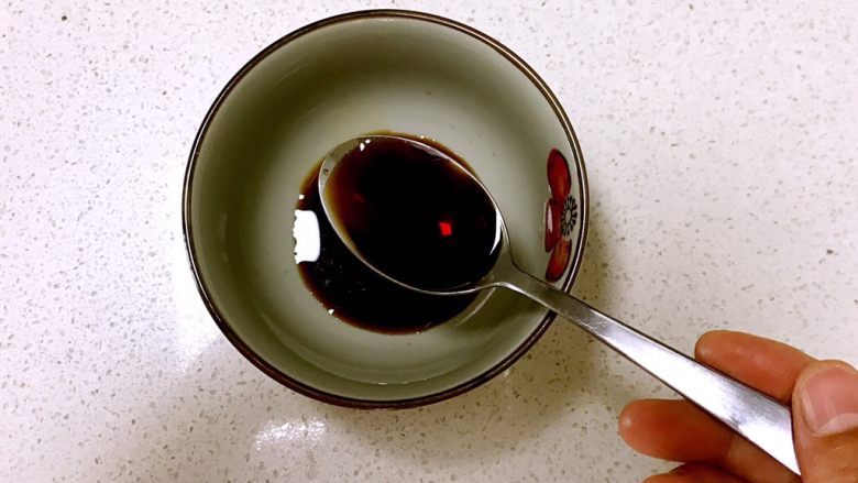 #第五期菜谱秀绿色美食#凉拌莴笋,加入2勺<a style='color:red;display:inline-block;' href='/shicai/ 750'>陈醋</a>
