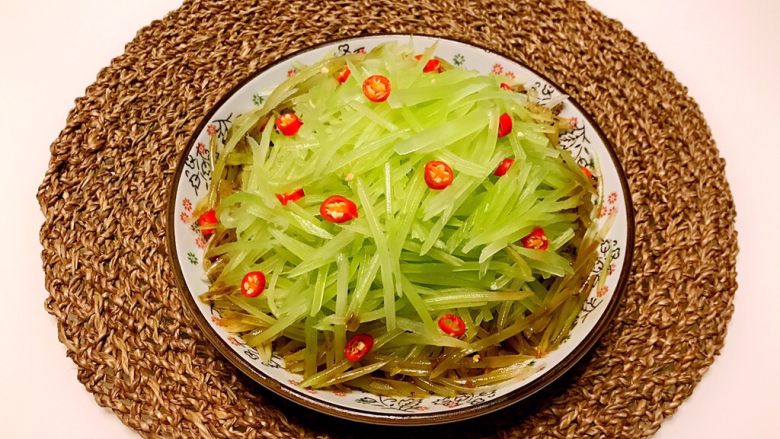 #第五期菜谱秀绿色美食#凉拌莴笋,凉拌莴笋做好了,清脆爽口,酸甜适口!