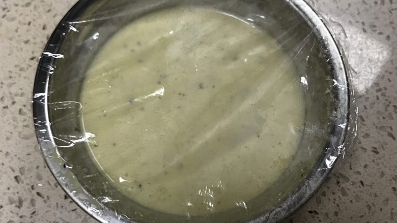 蓝莓奶香松饼—无添加超美味,用保鲜膜盖上,40度可以发酵1个小时左右,我是用的冷藏发酵法,直接放冰箱冷藏,我都是提前一晚发酵上,第二天一早做。