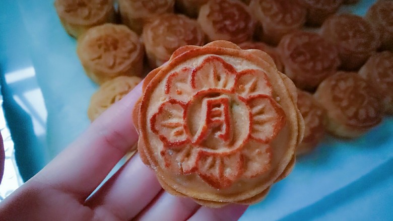 五仁月饼,取出晾凉,密封保存,等待回油!