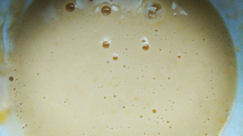 煎土豆盒,茄子盒,搅拌好到样子,面糊不要太稀,黏糊一点儿正好