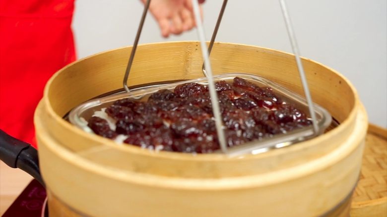 少奶奶最爱吃的甑(jing)糕-补血圣品,放入蒸笼,大火蒸1小时