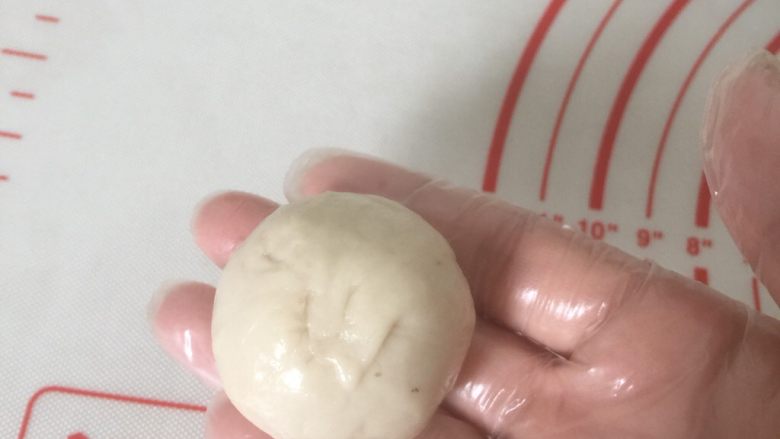 豆沙麻薯蛋黄酥,这样就可以了,接口按下去