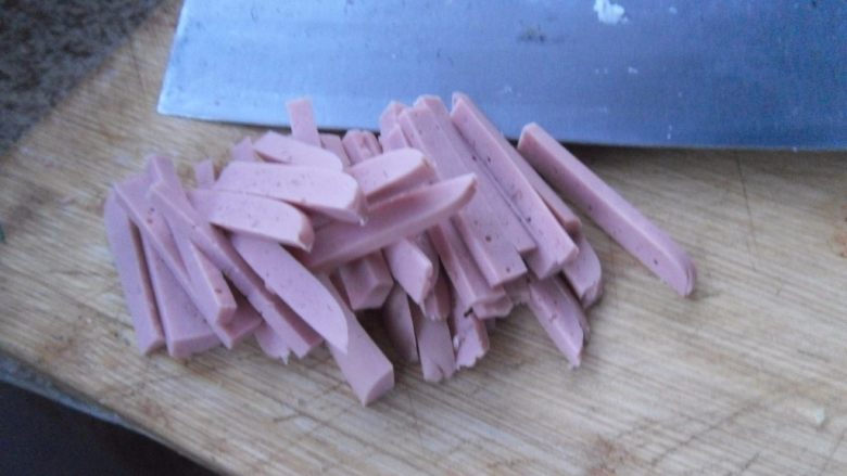 菌菇乌冬面, 肉肠切条