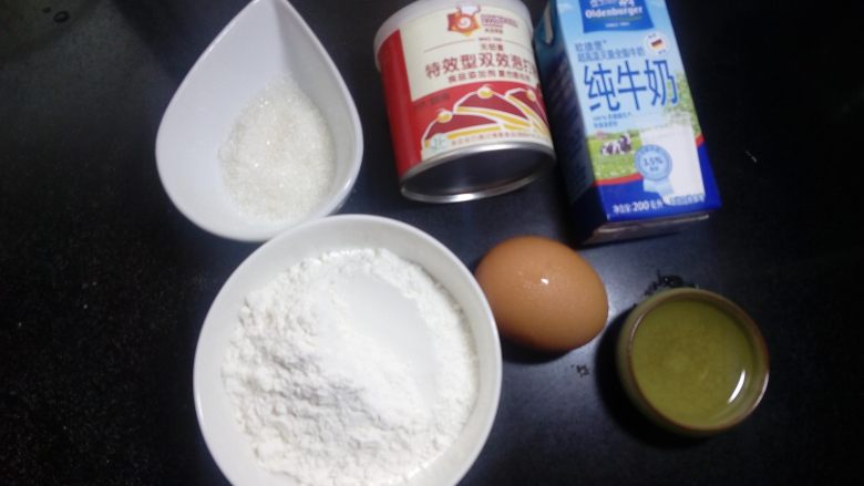 原味松饼, 准备好各项食料。