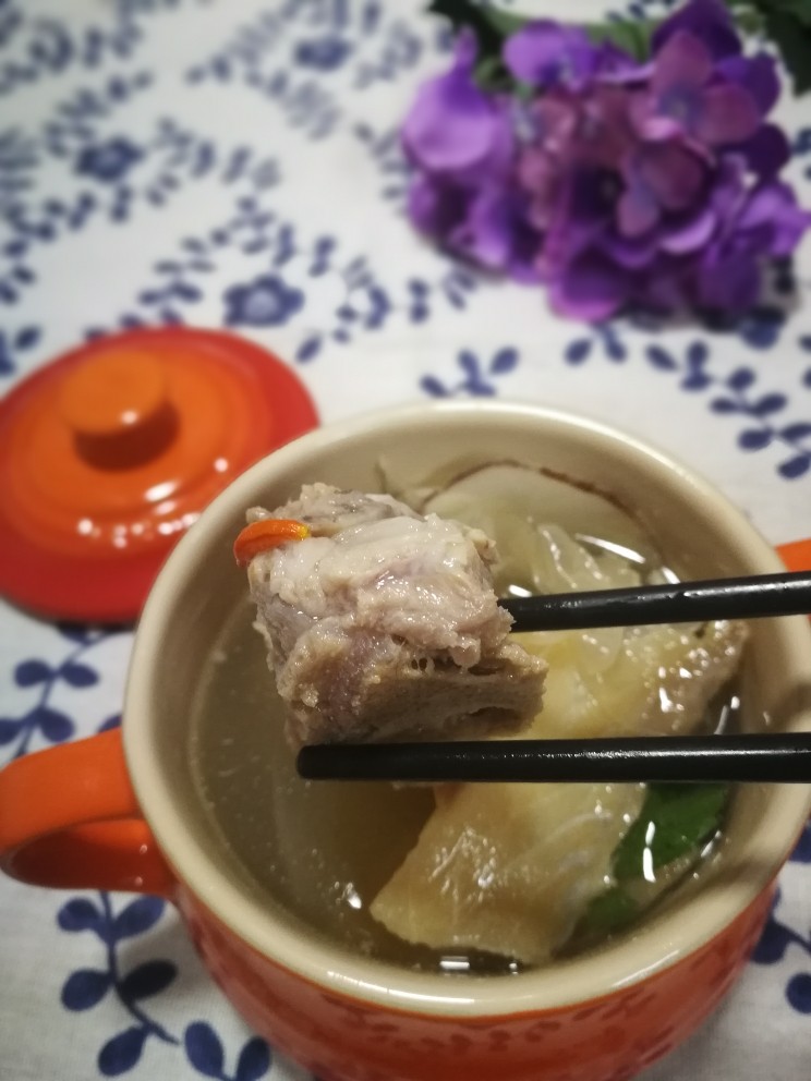 #一碗汤# 海底椰龙骨煲鳄鱼肉,龙骨已吸收了汤的精髓,酥软入味鲜美营养👍
