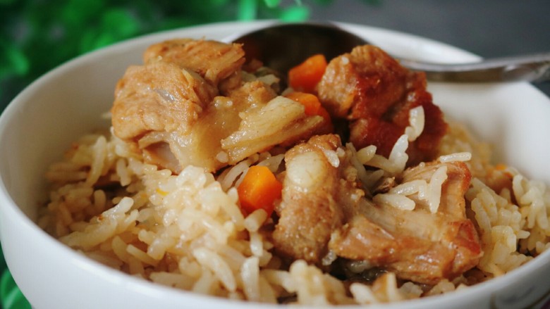 #咸味#≈喷香排骨焖饭≈,一碗香气扑鼻的排骨焖饭就做好啦,保证吃到不剩一粒米!