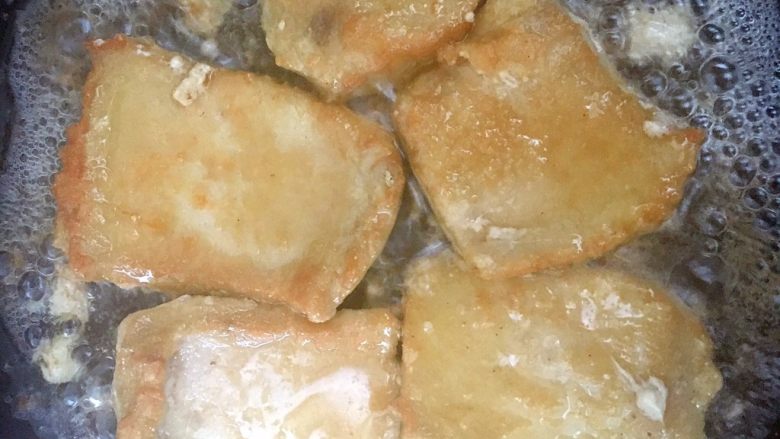 花式饭团,煎至两面金黄熟透捞出