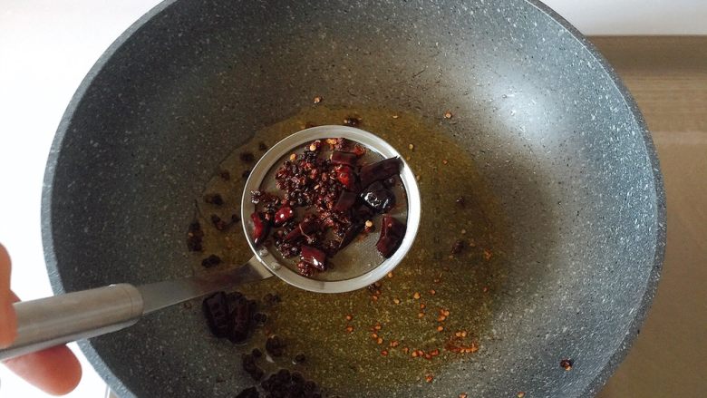 最适合用勺子吃的菜——宫保鸡丁,捞净;