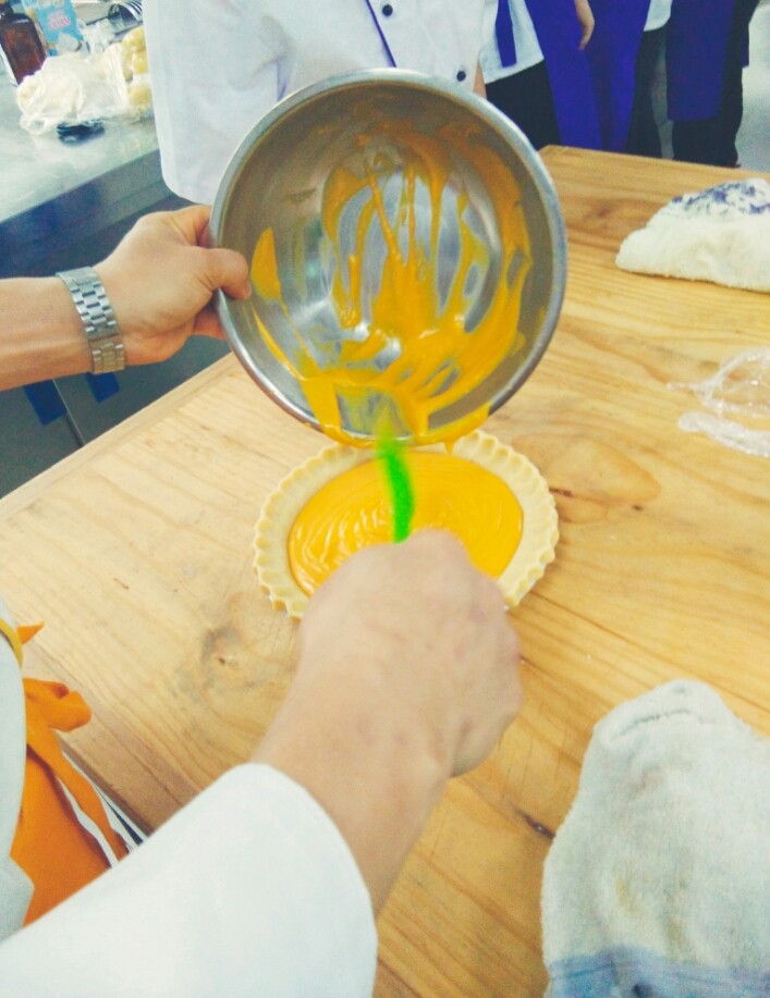 南瓜🎃小派)
《pumpkin pie》
2017.9.27,完美二合一,
派皮要和派馅组合咯😊