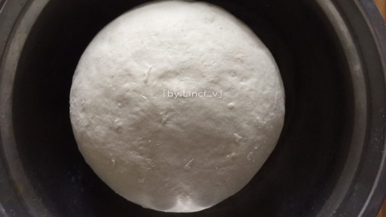 #辣味#香辣手撕千层葱油饼,然后揉成光滑面粉(具体清水用适可视面粉吸水性而定)