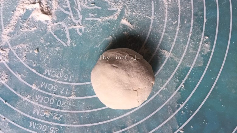#辣味#香辣手撕千层葱油饼,然后分成多个小面团(大小随意)