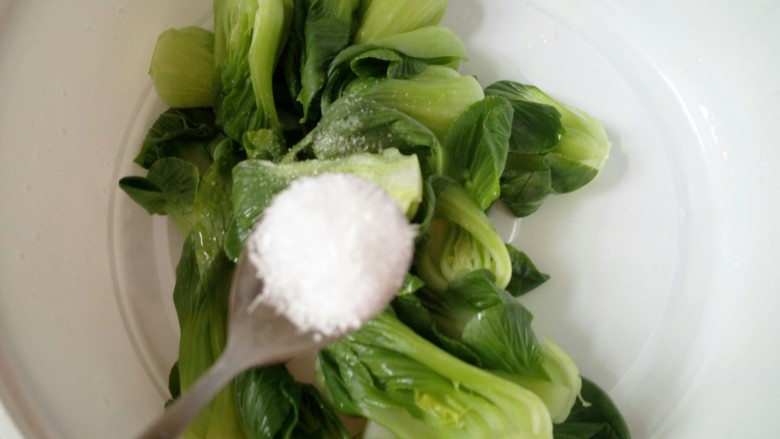 鱼香肉丝,3克<a style='color:red;display:inline-block;' href='/shicai/ 717'>味精</a>。