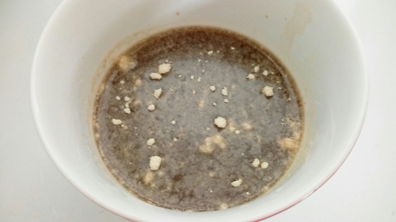 鱼香肉丝,胡椒粉，白塘，加50克水调成汁。