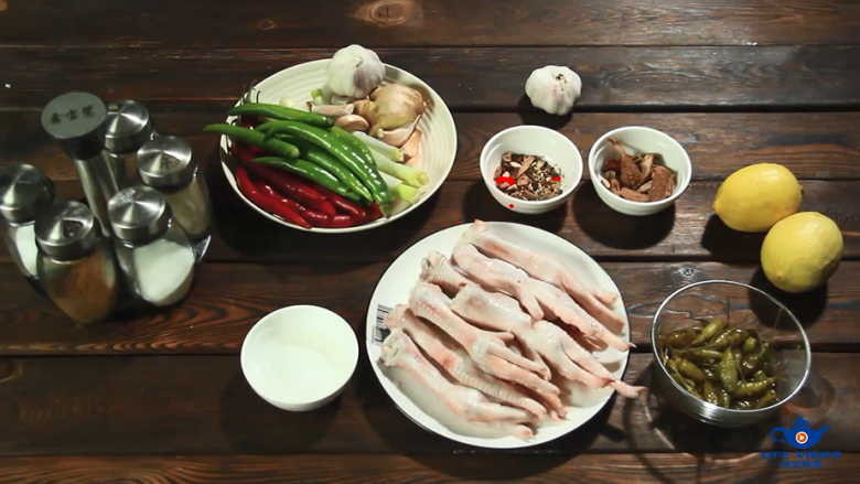 柠檬口味的泡椒鸡爪,不一样的川渝味道,准备食材