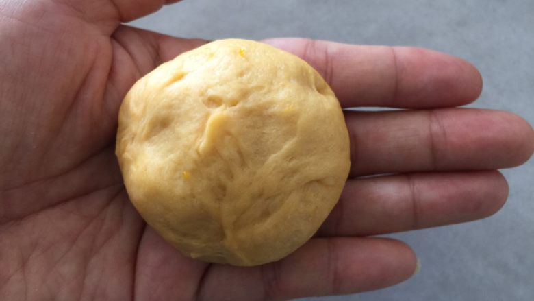 芝香南瓜黄金软包,收好口子,一定要收好,不然容易漏馅