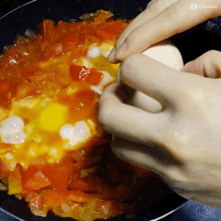 15分钟高颜值异国风料理(北非蛋),加盖,换成小火焖到<a style='color:red;display:inline-block;' href='/shicai/ 9'>鸡蛋</a>熟到你想要的程度