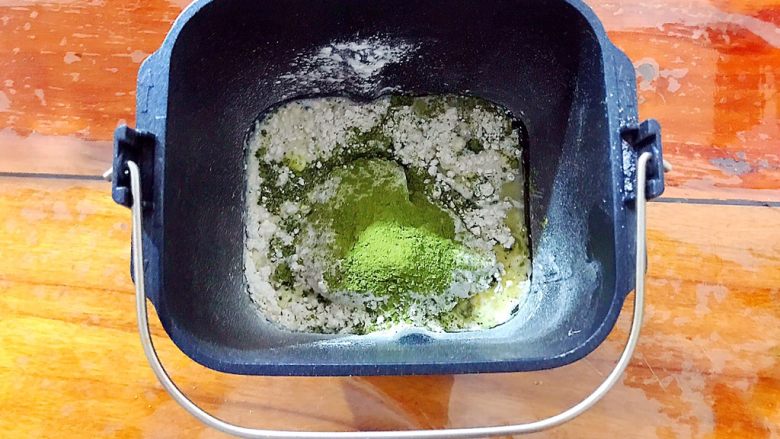 一次发酵~松软好吃萌萌哒青苹果小馒头,全部材料放入面包桶,由于没有盐,所以不用担心<a style='color:red;display:inline-block;' href='/shicai/ 731'>酵母</a>会失效!