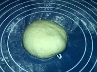 火腿批萨,取出,揉搓滚圆