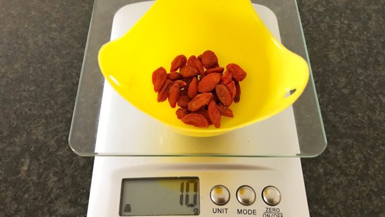 一碗汤#养颜滋补之红枣桂圆汤,10g的枸杞,