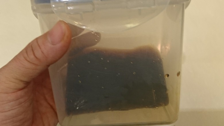 日式芝麻芥末炒雞肉,萬能酱油,調好放上一天讓他出味,可放冰箱保存3個月哦!