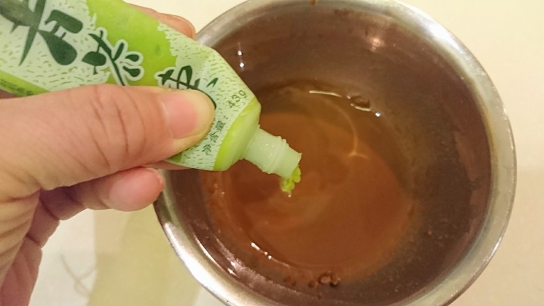 日式芝麻芥末炒雞肉,看個人口味加青芥末,我加了1t…