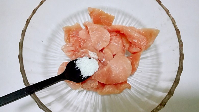 臀尖肉片冬瓜汤,放半小勺盐