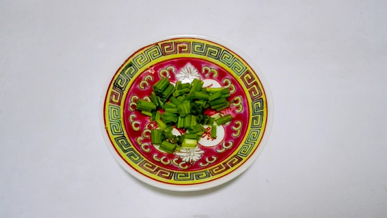 臀尖肉片冬瓜汤,<a style='color:red;display:inline-block;' href='/shicai/ 3232'>香葱</a>洗净切葱花盛盘