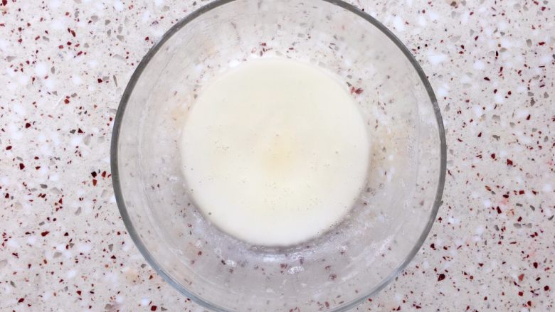 土豆水晶包子,倒掉水份,留下土豆淀粉;