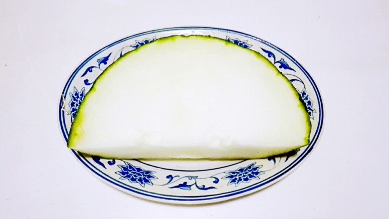 臀尖肉片冬瓜汤,准备五百克<a style='color:red;display:inline-block;' href='/shicai/ 56'>冬瓜</a>