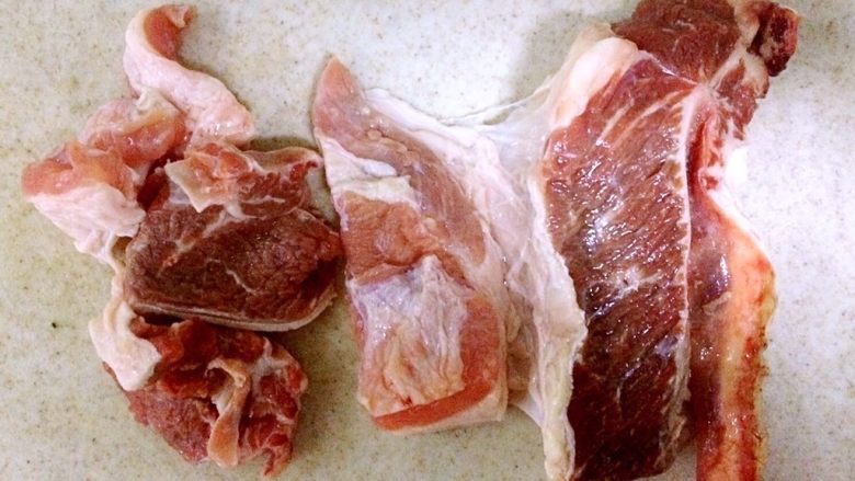 香辣牛肉酱,<a style='color:red;display:inline-block;' href='/shicai/ 216'>牛肉</a>洗净,切条备用