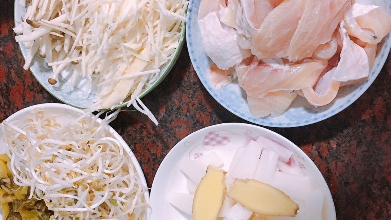 广东人口味的极简极淡酸菜鱼,一开始的食材图~