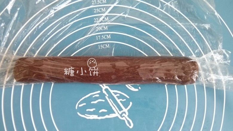 【斑纹豆沙莲蓉月饼】自制红豆沙+白莲蓉,把两片馅料叠在一起,卷起来