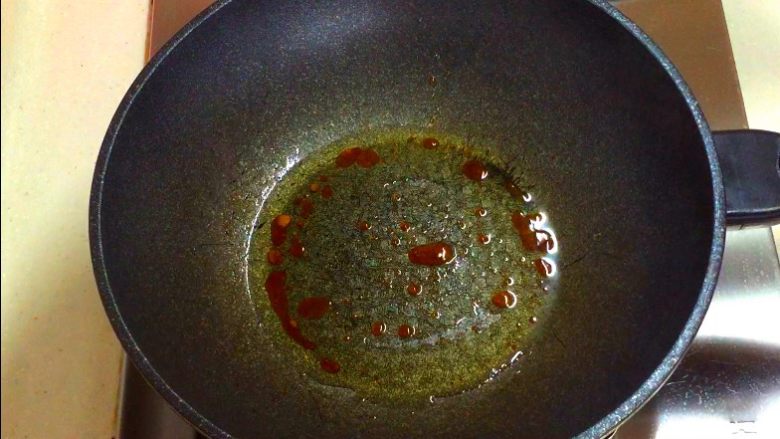 排骨焖饭,炒出焦糖色