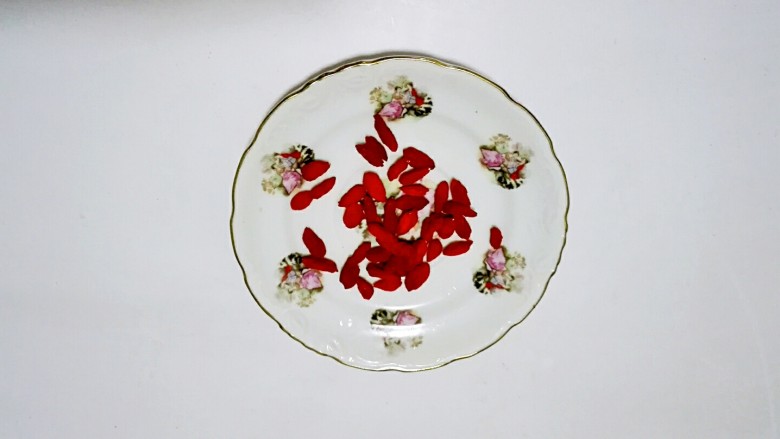 金桂飘香梦幻紫薯粥,<a style='color:red;display:inline-block;' href='/shicai/ 673'>枸杞</a>洗净盛盘