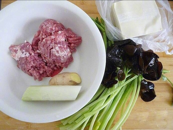 早餐~生煎馄饨,食材可以前天晚上准备好,都是现成的放冰箱