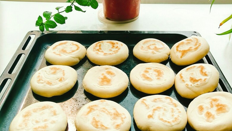肉夾馍,烤好的饼!