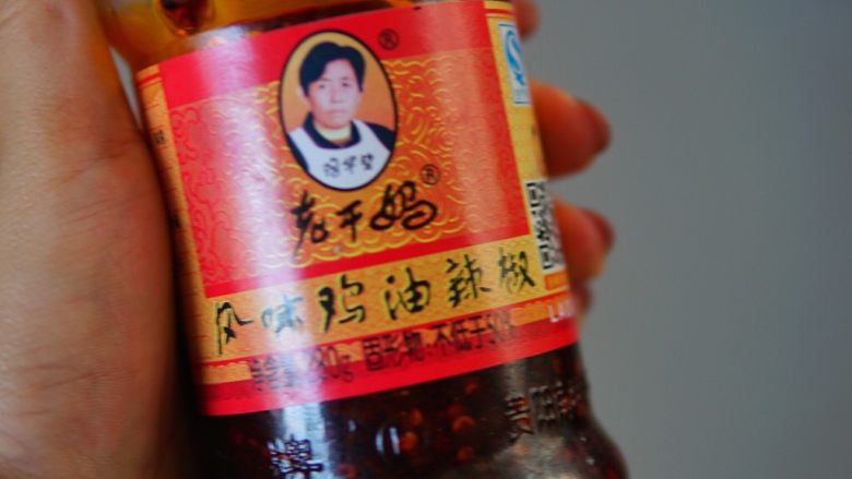 早餐+芦笋香肠炒面,“铛铛铛”神器老干妈来一大勺