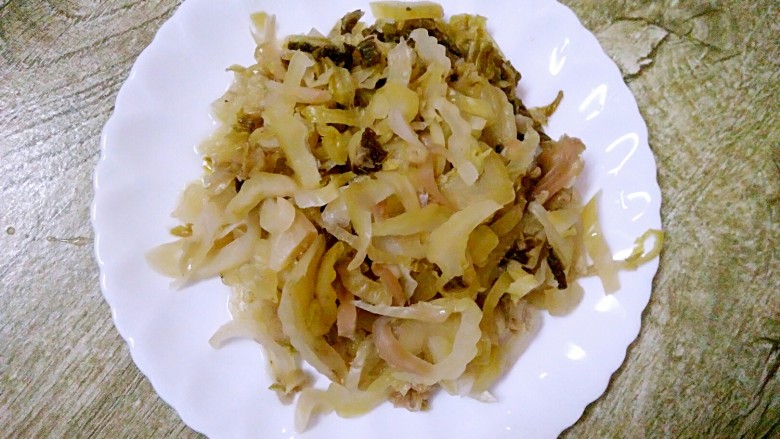 酸菜肉丝,<a style='color:red;display:inline-block;' href='/shicai/ 3361'>酸菜</a>洗净,切好备用