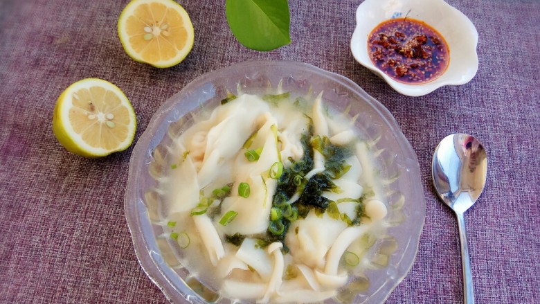白菜猪肉小馄饨(内附馄饨四种详细包法),喜欢吃辣的还可以放点油辣子