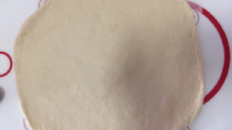 口袋面包仔,把面团擀成大片,大概7mm厚度