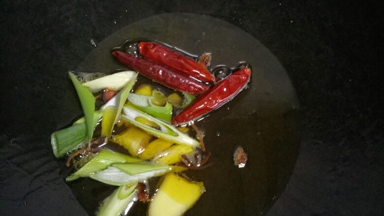 鸡肉炖土豆,爆锅