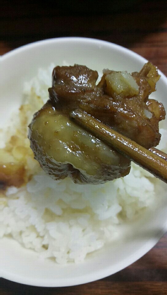 鸡肉炖土豆,夹一块肉，简直太美味了
