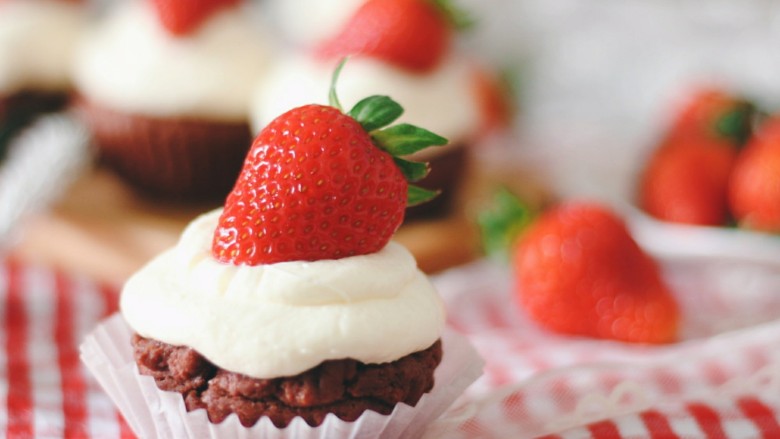 草莓圆舞曲Strawberry Cupcake,粉红色的下午茶,一起享用吧~