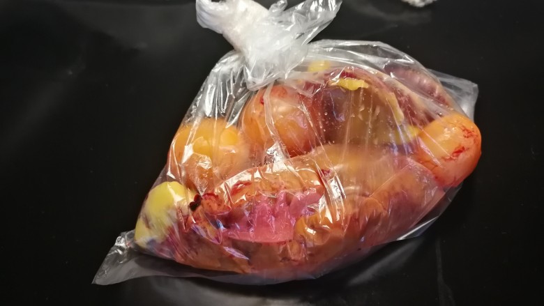中餐秋冬滋补篇:天麻老母鸡汤,装袋冷冻保存,以后汇总炒鸡杂。
