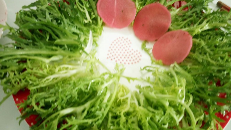 吃掉一朵花胭脂萝卜,摆放萝卜,