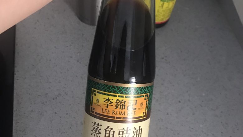 清蒸龙利鱼,这时候准备蒸鱼豉油~
