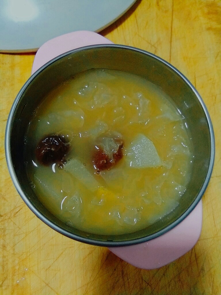 爱上银耳的小吊梨汤,银耳的胶性配上梨子的清甜,银耳超多版本的,看起来也不错吧